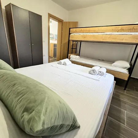 Wiola's Private With Private Parking Villa *