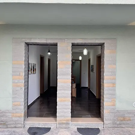 Wiola's Private With Private Parking Villa