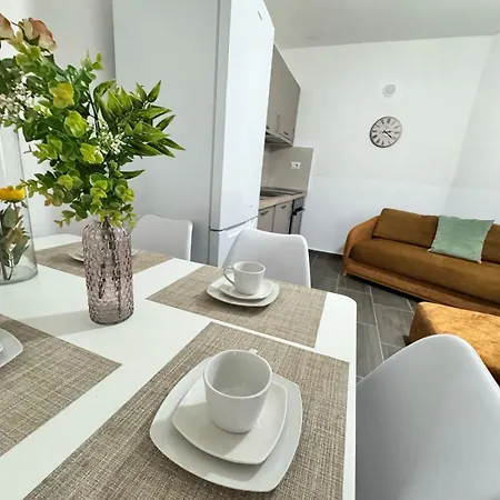 Wiola's Private With Private Parking Villa